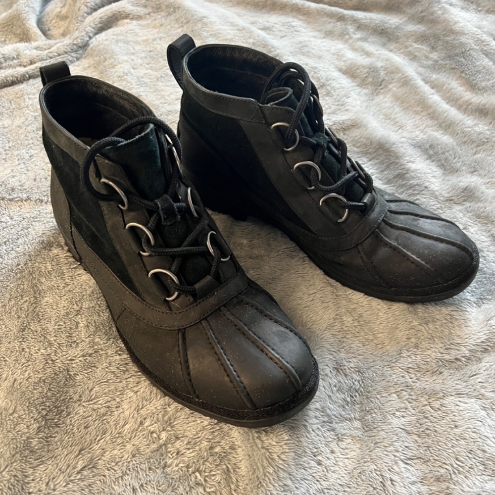 ugg rain boots - Picture 2 of 9